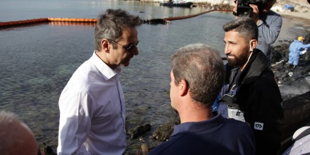 Η τρίτη αυτοψία Μητσοτάκη για την οικολογική καταστροφή του Σαρωνικού