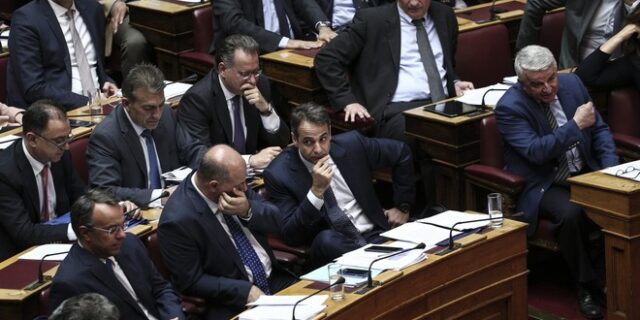 Γιατί η ΝΔ θα καταψηφίζει στη Βουλή ακόμα και τα νομοσχέδια στα οποία θα συμφωνεί