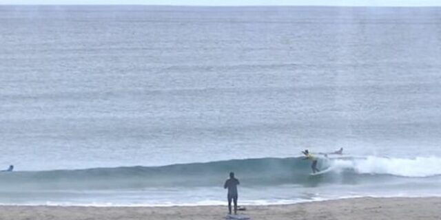 Βίντεο: Σέρφερ περικυκλώνεται από φάλαινες δολοφόνους και γλιτώνει την τελευταία στιγμή