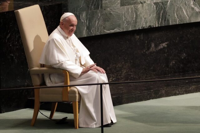 Ο Πάπας Φραγκίσκος προσεύχεται για τα θύματα