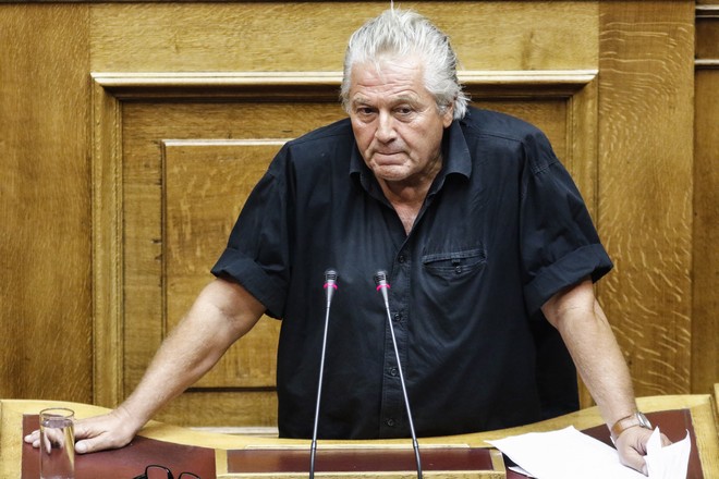 Βουλή: Αντιδράσεις για τον Παπαχριστόπουλο που δεν είδε την πετρελαιοκηλίδα