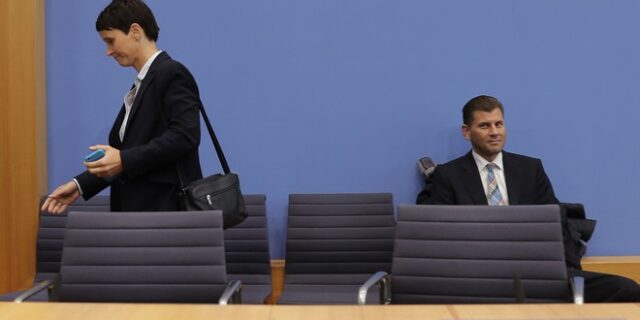Φράουκε Πέτρι: Πηδάει από το καράβι του ακροδεξιού AfD η πρώην αρχηγός του