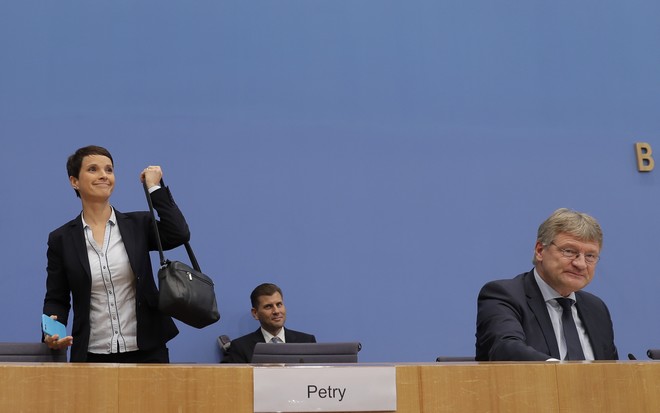 Γερμανία: Αποχωρεί και απ’ το κόμμα η συμπρόεδρος του AfD Φράουκε Πέτρι