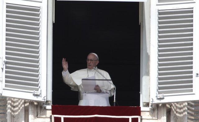 Για αίρεση κατηγορείται ο πάπας Φραγκίσκος