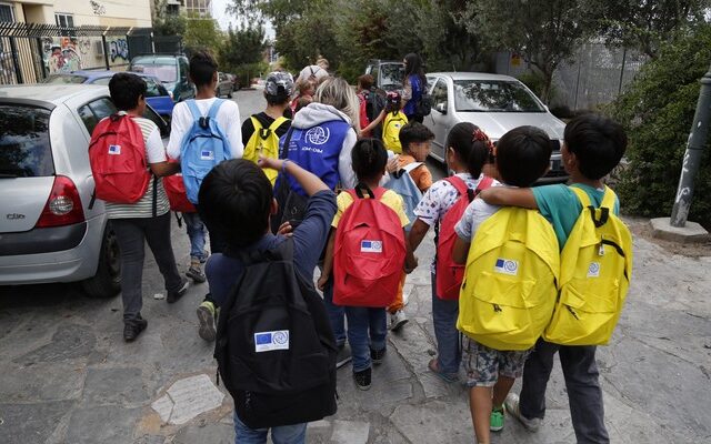 Human Rights Watch: Δεν θα καθίσουν στα θρανία πολλά από τα παιδιά που αιτούνται άσυλο