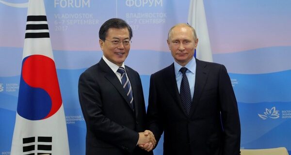 Συνάντηση Πούτιν με τον Νοτιοκορεάτη Πρόεδρο στο Βλαδιβοστόκ