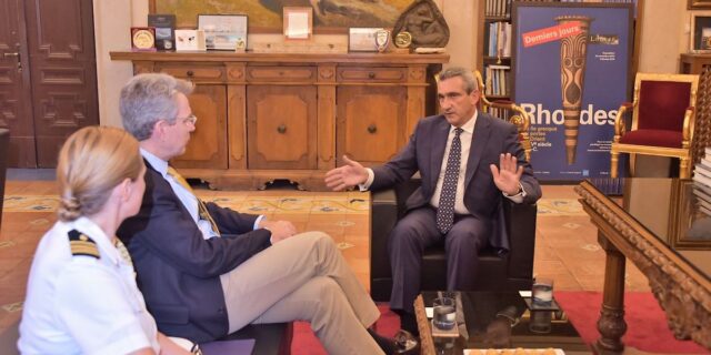 Συνάντηση του Αμερικανού Πρέσβη με τον Περιφερειάρχη Νοτίου Αιγαίου στη Ρόδο