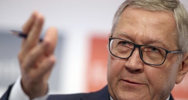 Ρέγκλινγκ: Κανένας λόγος ανησυχίας για το ελληνικό χρέος