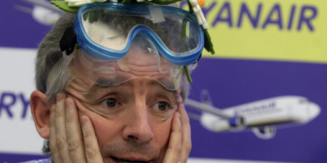 Ryanair: Χρυσάφι στα πόδια των πιλότων για να γλυτώσει το φιάσκο των ακυρώσεων