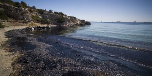 Οι υπηρεσίες του υπουργείου Ναυτιλίας αντέδρασαν αποτελεσματικά στη ρύπανση του Σαρωνικού;