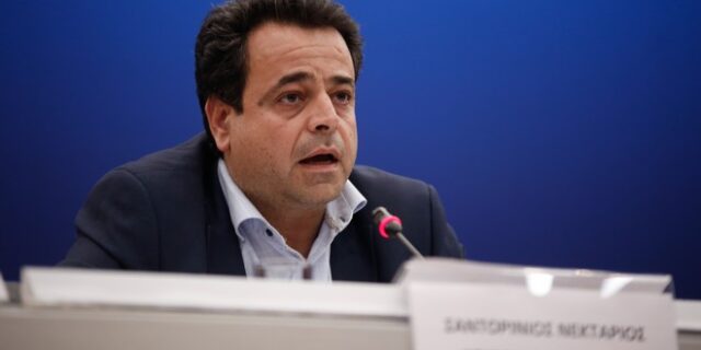 Σαντορινιός: Ένα έργο σε κάθε νησί