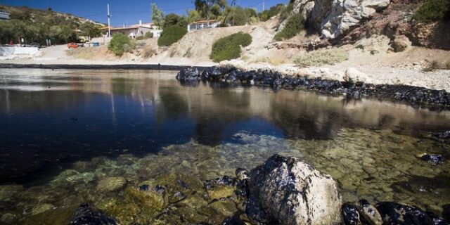 Ένωση Ελλήνων Χημικών για Σαρωνικό: Ανέτοιμος ο κρατικός μηχανισμός