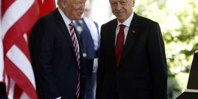 Διαψεύδει ο Λευκός Οίκος για την ‘συγγνώμη’ του Τραμπ στον Ερντογάν