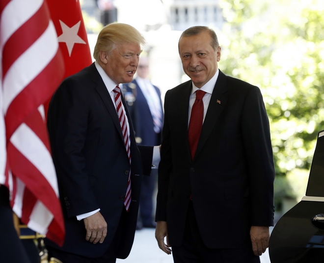 Διαψεύδει ο Λευκός Οίκος για την ‘συγγνώμη’ του Τραμπ στον Ερντογάν