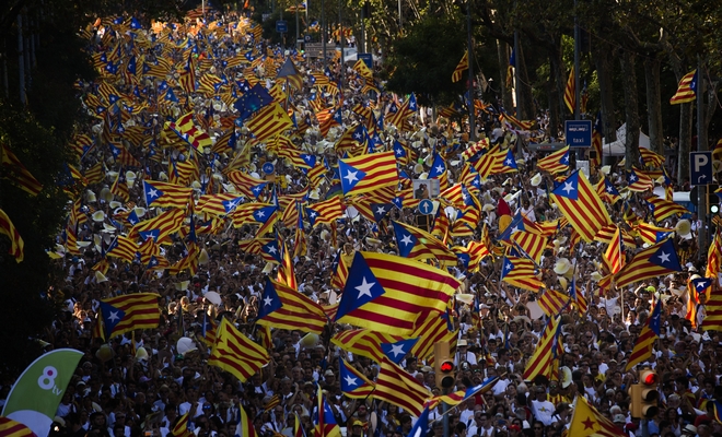 Ισπανία: Υπέρ του δημοψηφίσματος για την ανεξαρτησία της Καταλονίας τάσσονται εκατοντάδες δήμαρχοι