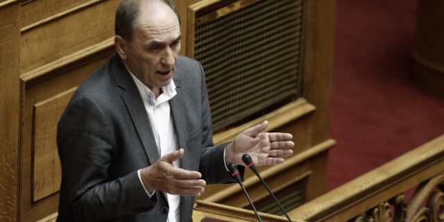 Σταθάκης: Θράσος της ΝΔ να ηθικολογεί για ιδιωτικοποιήσεις στη ΔΕΗ