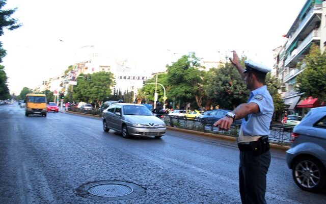 Σχολικό λεωφορείο νηπιαγωγείου μετέφερε νήπια με ρόδες χωρίς μπουλόνια και φθαρμένα ελαστικά 6 ετών