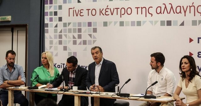 Θεοδωράκης: Να κρατήσουμε τη φλόγα και όχι τις στάχτες από το παρελθόν