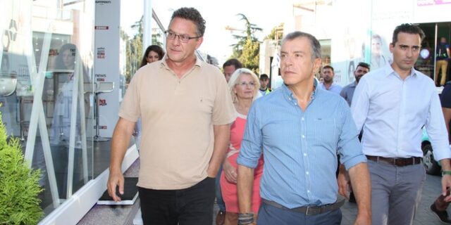 Ο Σταύρος Θεοδωράκης στο περίπτερο της 24MEDIA