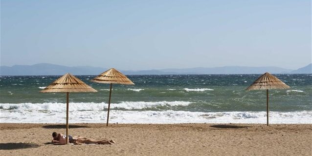 Καιρός: Μικρή πτώση θερμοκρασίας, ισχυροί άνεμοι στο Αιγαίο