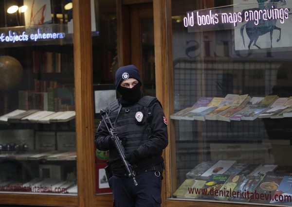 Τουρκία: Νεκρός από πυρά αστυνομικών επίδοξος βομβιστής αυτοκτονίας