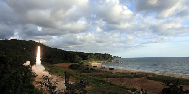 Παγκόσμιος συναγερμός: Η Β. Κορέα εκτόξευσε πύραυλο πάνω από την Ιαπωνία