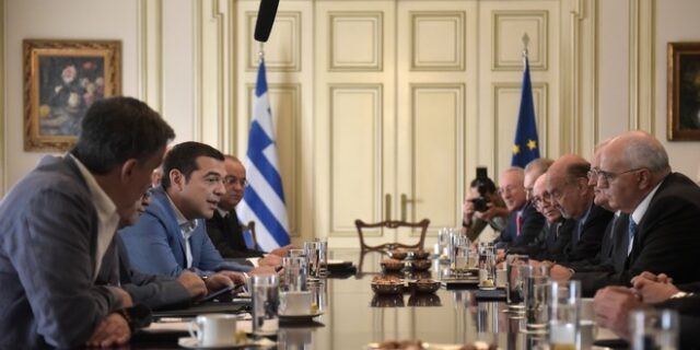 Τσίπρας στους τραπεζίτες: Στηρίξτε τα νοικοκυριά