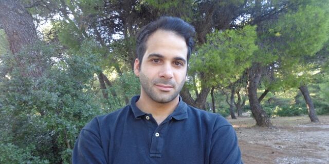 Τζαννής Πολυκανδριώτης: ‘Την ώρα που έπεφτε το σπίτι μας, κοιτούσα τον πατέρα μου στα μάτια’