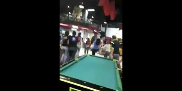 Βίντεο: Ο σεισμός των 8,2 Ρίχτερ μέσα σε μια αίθουσα μπόουλινγκ στο Μεξικό