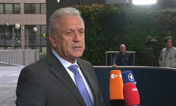 Αβραμόπουλος: Μειώθηκαν 81% οι προσφυγικές ροές σε σχέση με πέρυσι