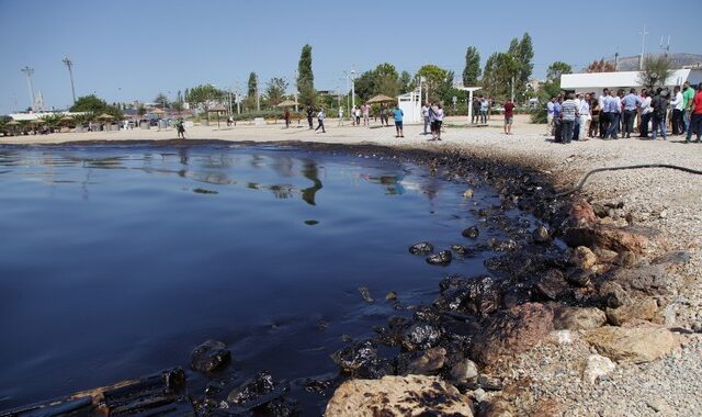 Ρύπανση στο Σαρωνικό: Μάχη με το χρόνο και πόλεμος ευθυνών