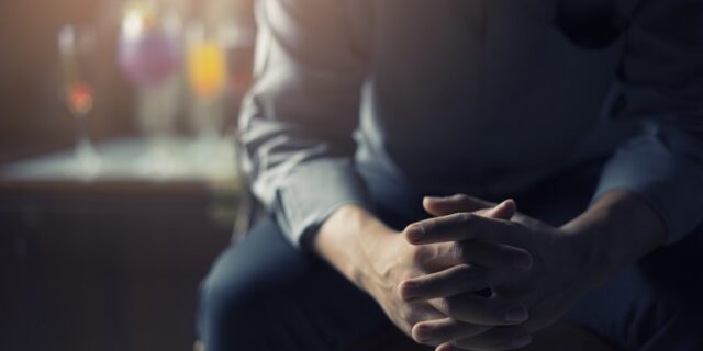 Στο σκαμνί 45χρονη που κακοποιούσε επί 12 έτη τον σύζυγό της