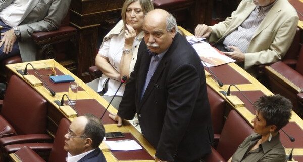 Βούτσης: θα βελτιωθεί η διάταξη για τη διόρθωση φύλου από τα 15 έτη