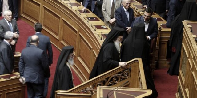 Βουλή: Πολιτική μάχη για την ταυτότητα φύλου υπό το βλέμμα της Εκκλησίας