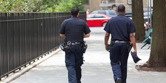 Αστυνομικοί σταμάτησαν ΙΧ για έλεγχο και βίασαν την 18χρονη οδηγό
