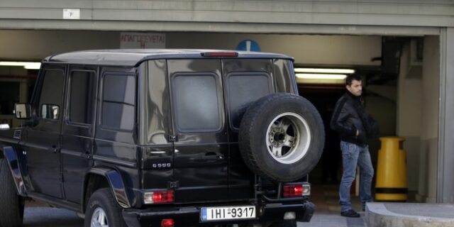 Επίθεση στον Λουκά Παπαδήμο: Στον ανακριτή οδηγήθηκε ο 29χρονος βομβιστής