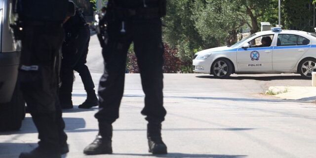 Υπάλληλος της Βουλής και υποψήφιος της Χ.Α ανάμεσα στους χούλιγκαν στο Μετς