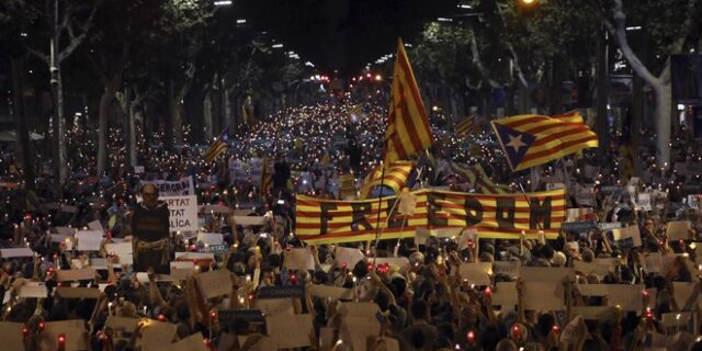 Ένταση στην Καταλονία: Και πάλι στους δρόμους οι Καταλανοί