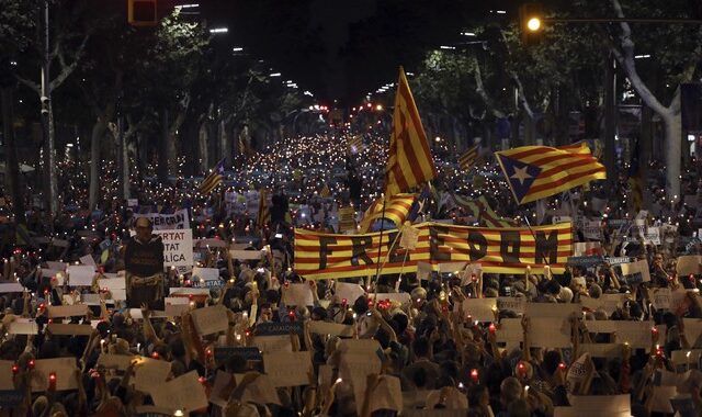 Ένταση στην Καταλονία: Και πάλι στους δρόμους οι Καταλανοί