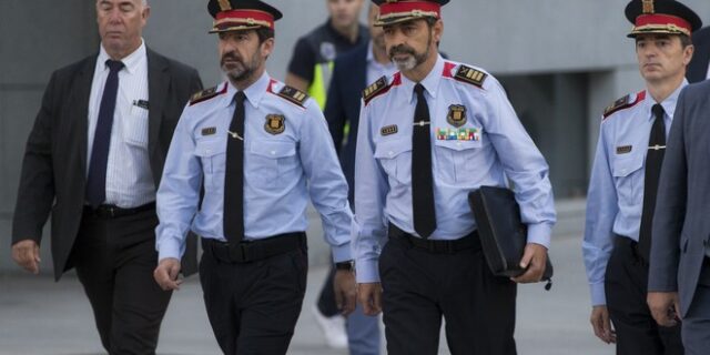 Καταλονία: Ελεύθεροι χωρίς περιοριστικούς όρους ο διοικητής της αστυνομίας και δύο ηγέτες των αυτονομιστών