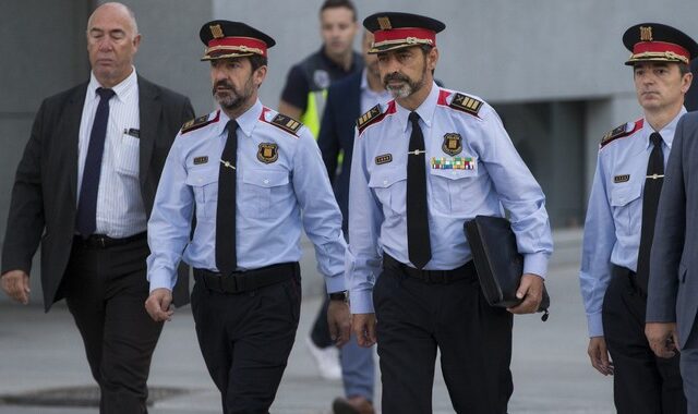 Καταλονία: Η Μαδρίτη απέλυσε τον αρχηγό της αστυνομίας