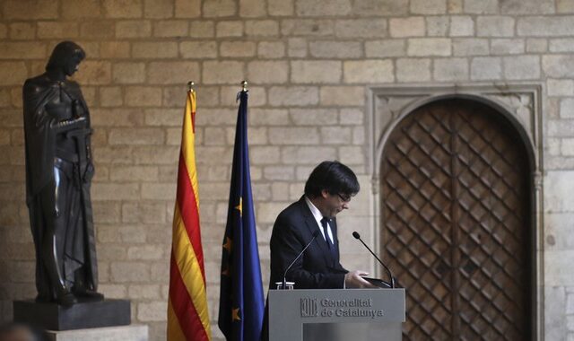 Ισπανία: Να τεθεί υπό κηδεμονία η Καταλονία ζητά η αντιπρόεδρος Σανταμαρία