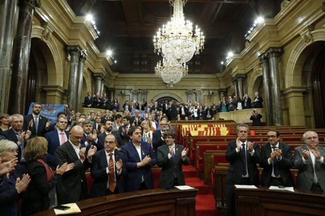 Η Καταλονία κήρυξε την ανεξαρτησία της – Η σκληρή απάντηση της ισπανικής Γερουσίας