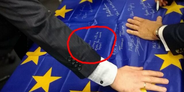 Η γεμάτη νόημα αφιέρωση Τσακαλώτου σε Σόιμπλε