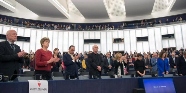 ‘Προστατεύστε τους δημοσιογράφους’ φώναξαν οι ευρωβουλευτές