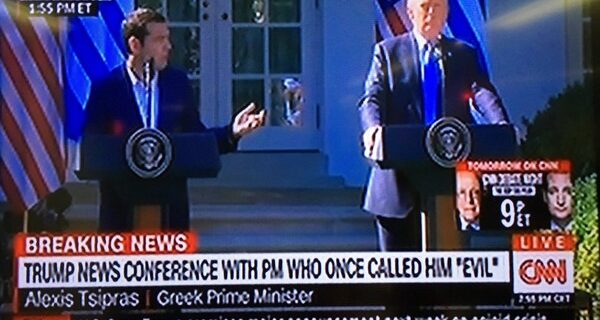 Η ερώτηση του ρεπόρτερ για τον “διαβολικό Τραμπ” και το σούπερ του CNN