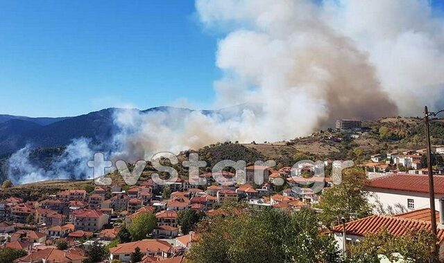 Μεγάλη φωτιά στο Καρπενήσι: Απειλούνται σπίτια και ξενοδοχεία