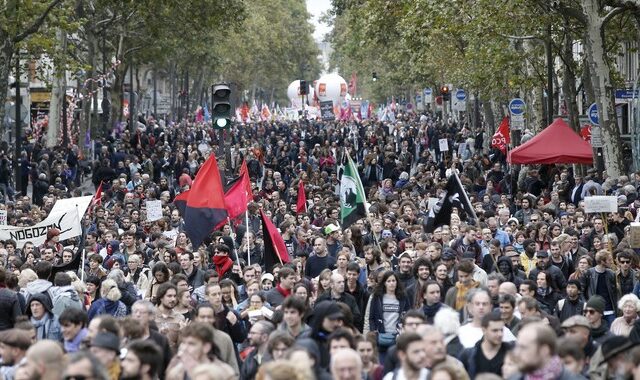 Σε απεργιακό κλοιό η Γαλλία: Στους δρόμους πάνω από 400.000 δημόσιοι υπάλληλοι