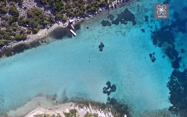 Η ανέγγιχτη ‘Γαλάζια Λίμνη’ της Ελλάδας