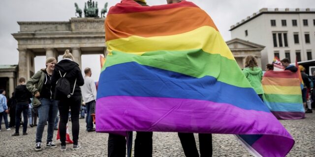 Γερμανία: Οι πρώτοι γάμοι ομοφυλόφιλων είναι γεγονός